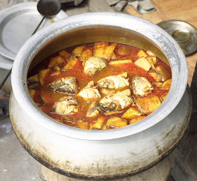 Bengali fish head soup